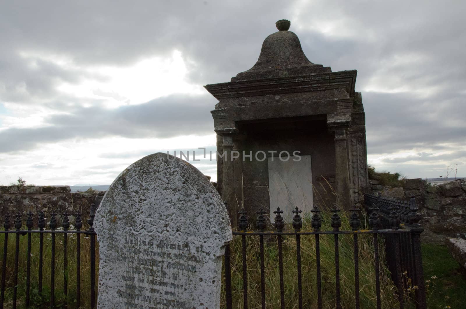 picture of a grave stone and memorial grave stone
