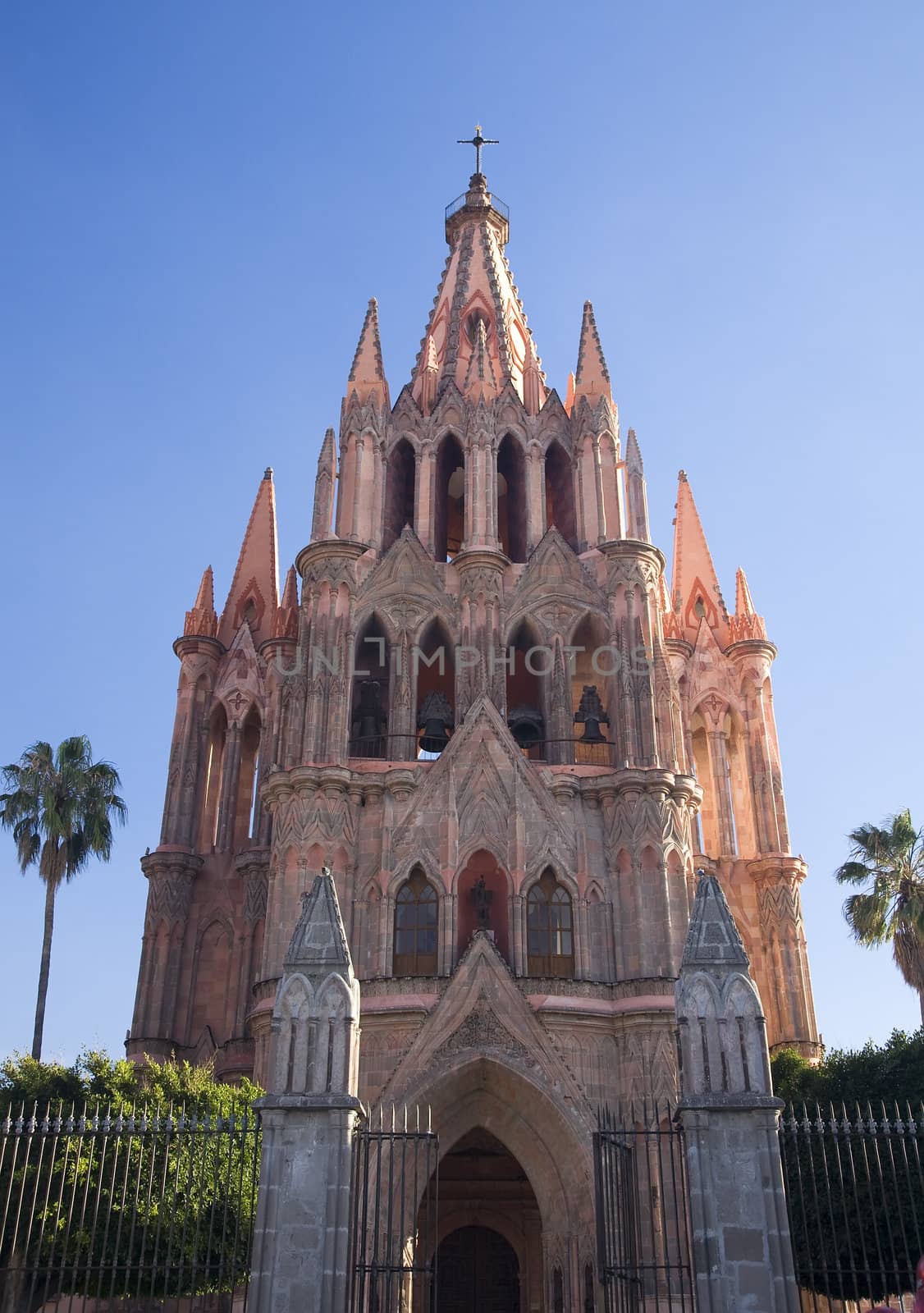 Parroquia Archangel gothic pink church, San Migeuel de Allende, Mexico daytime