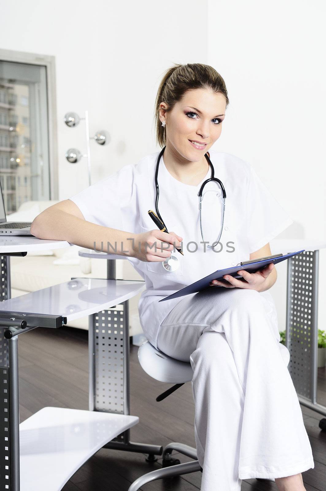 medical woman by ventdusud