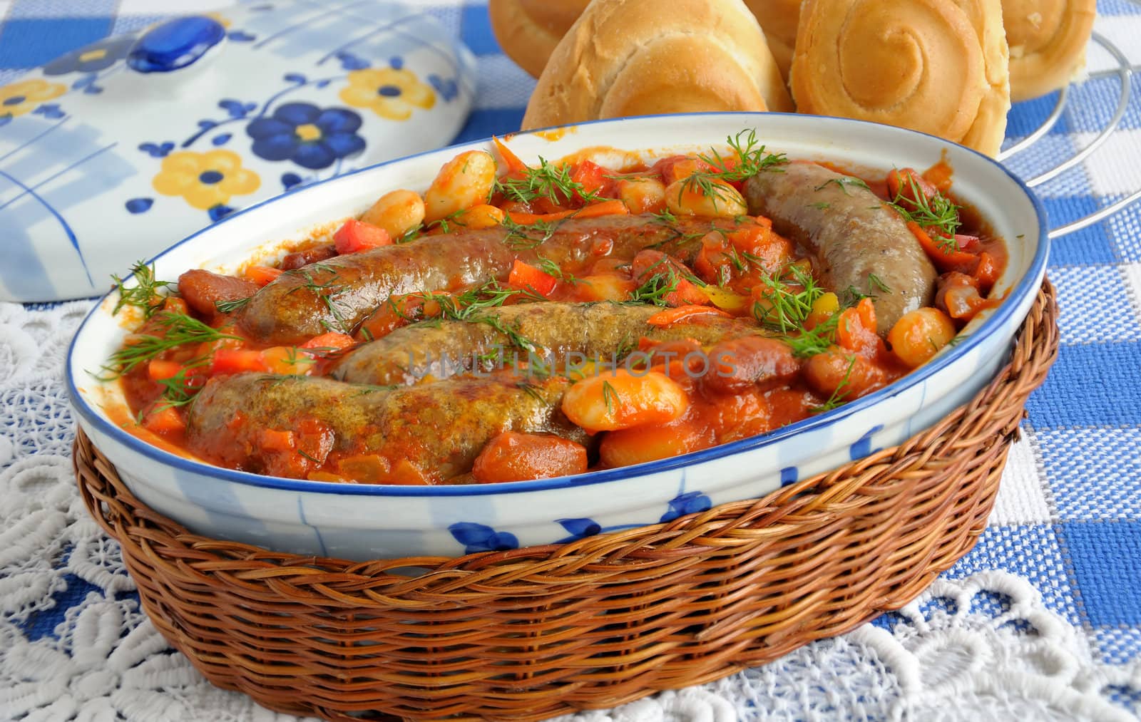 Home sausages with beans by Apolonia