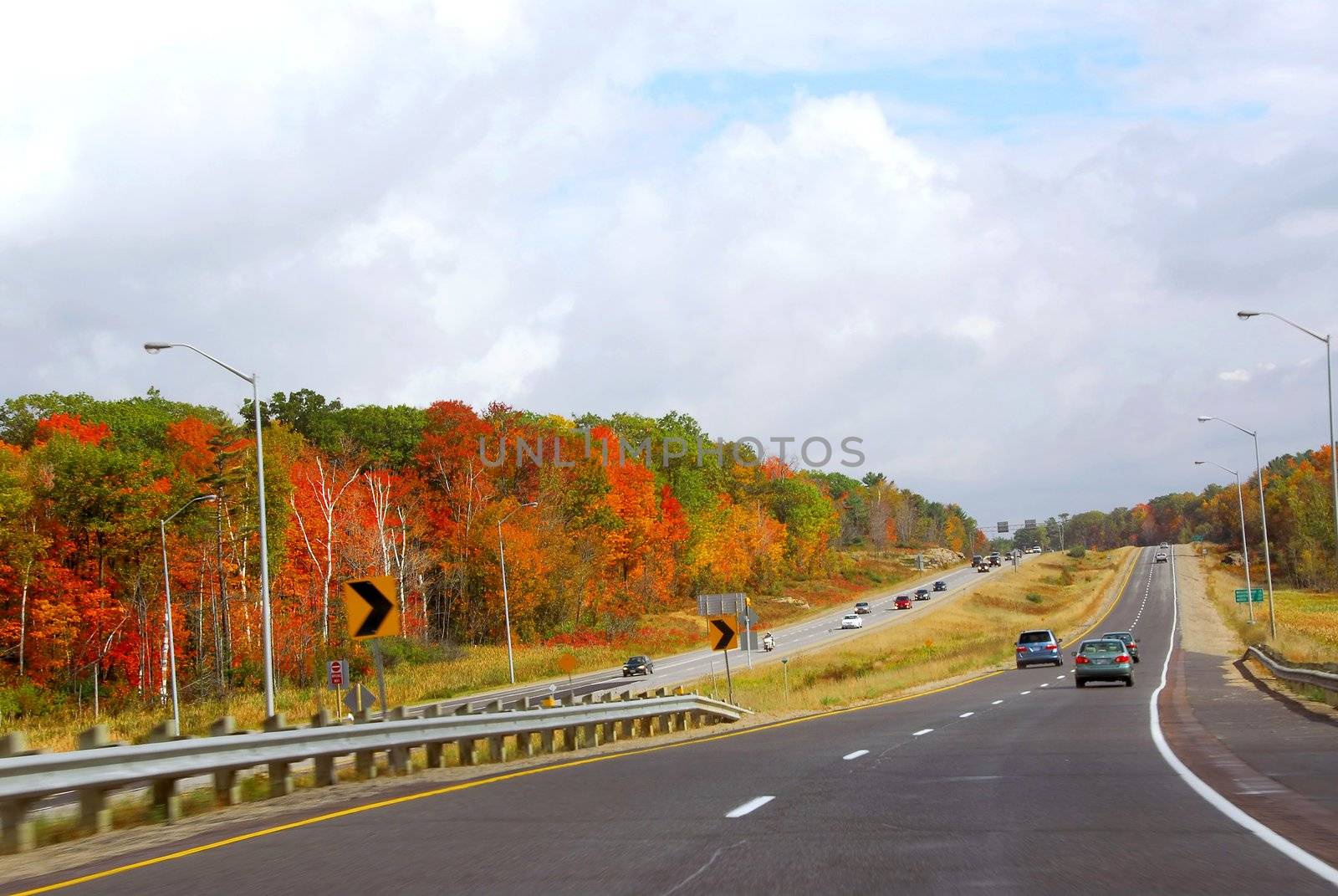 Divided highway with traffic in the fall