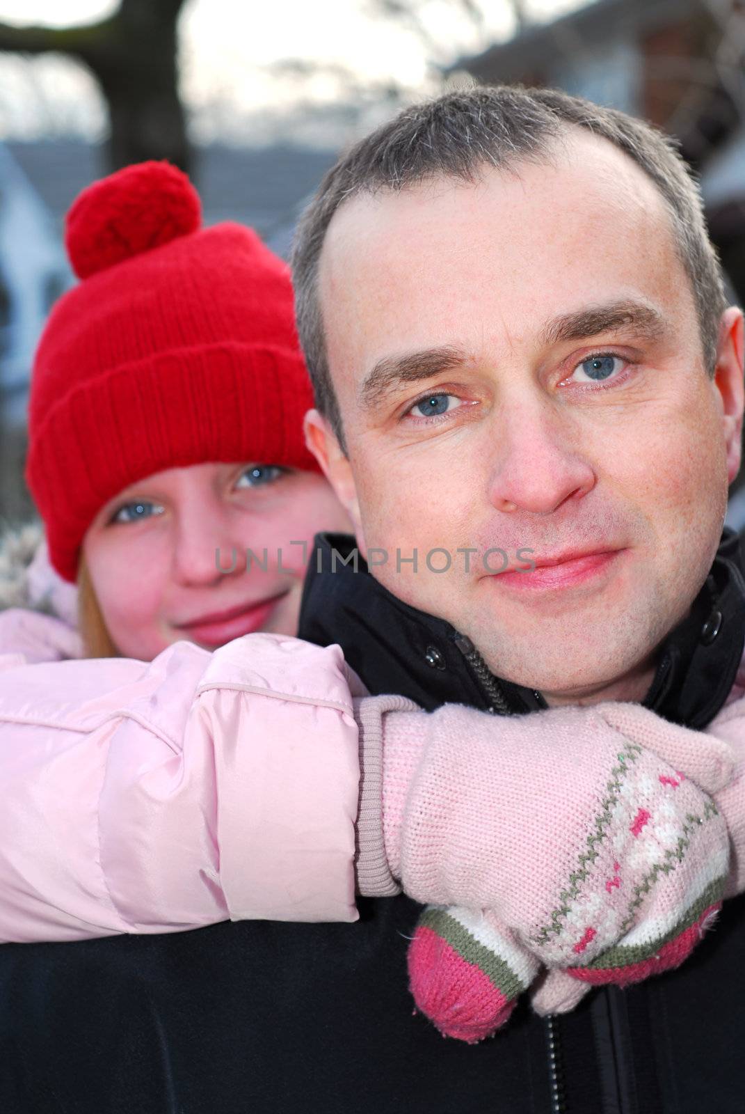 Portait of a father and a daughter outside in winter