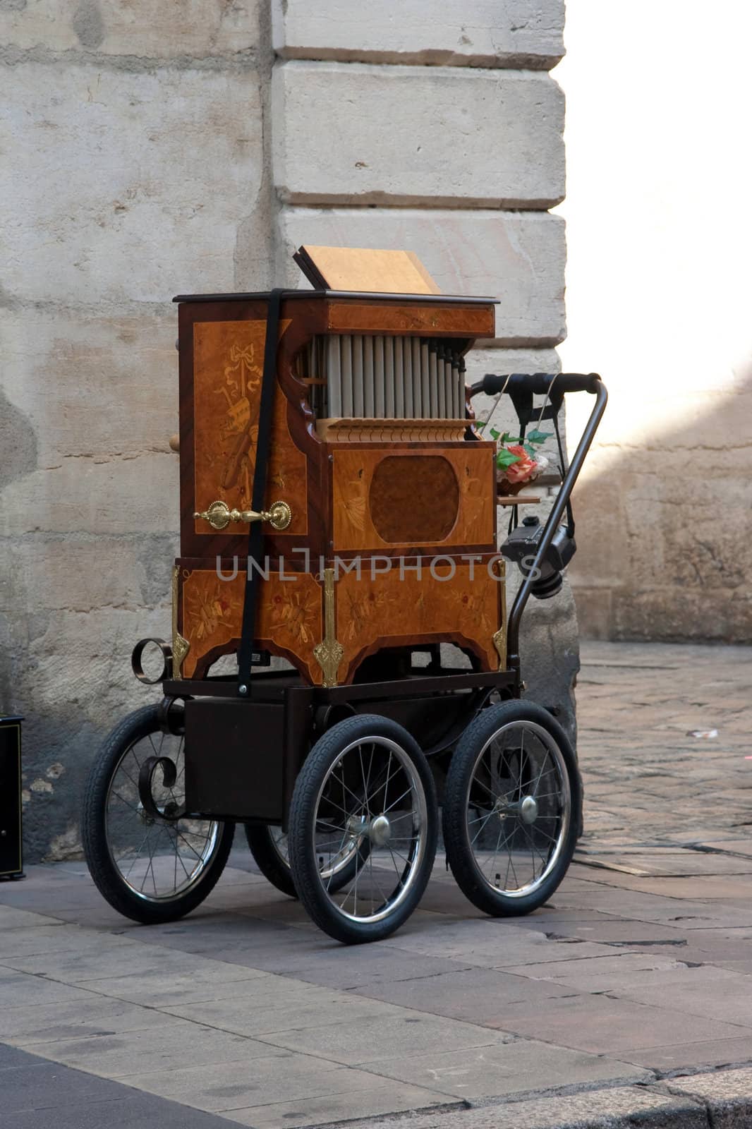 barrel organ by chrisroll