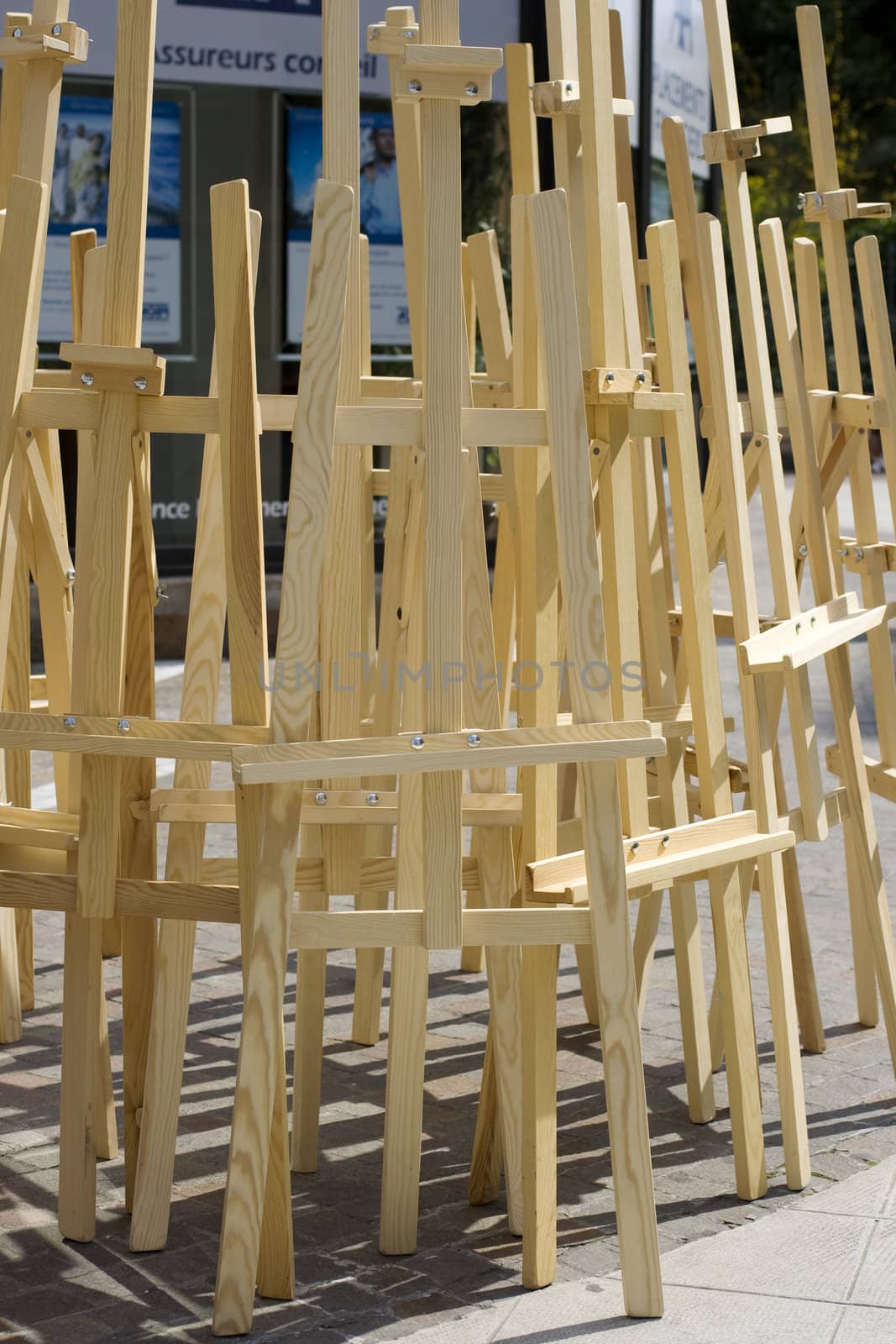 Photo of a lot of Wooden easels