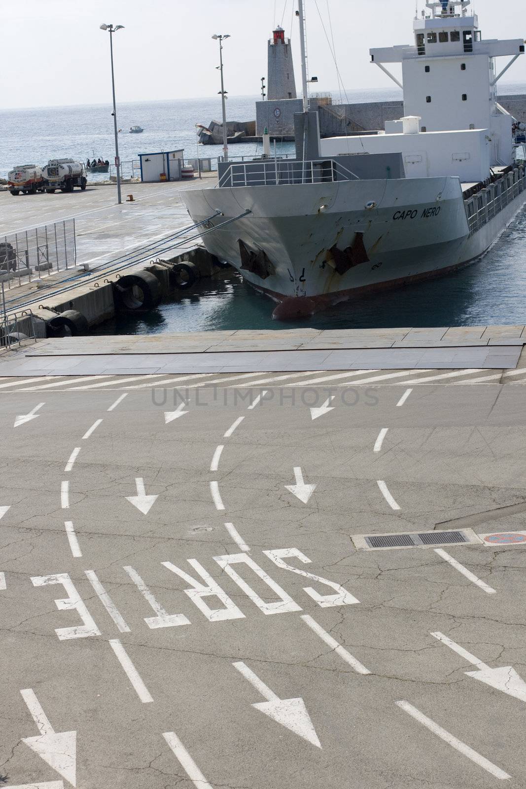 Photo of the Ship in the pier