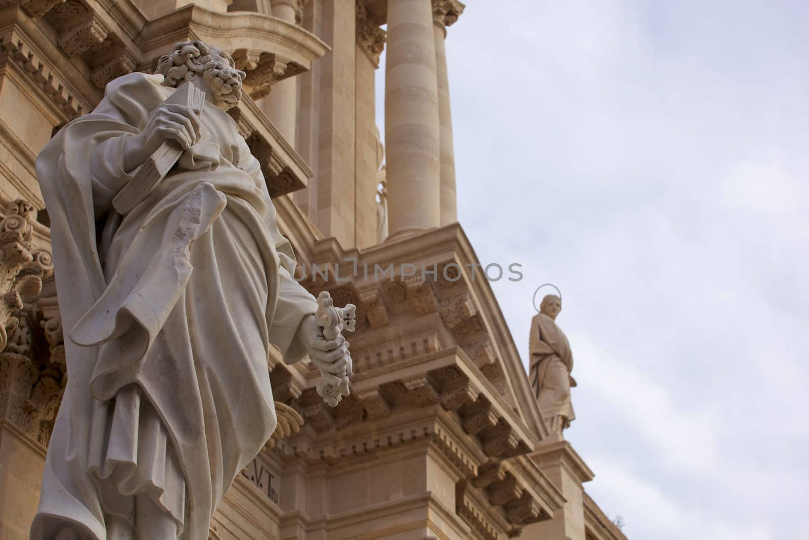 View of St. Peter statue, Syracuse cathedral - Ortigia