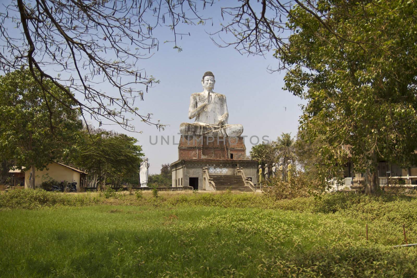 Tempel in Cambodia by tpfeller