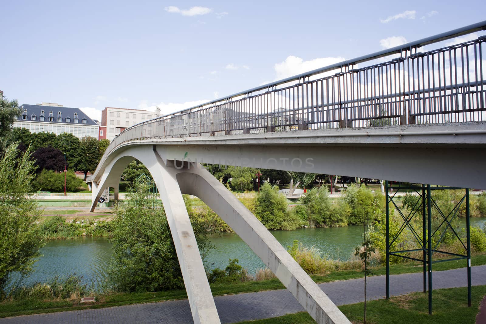 View of the bridge in Leon