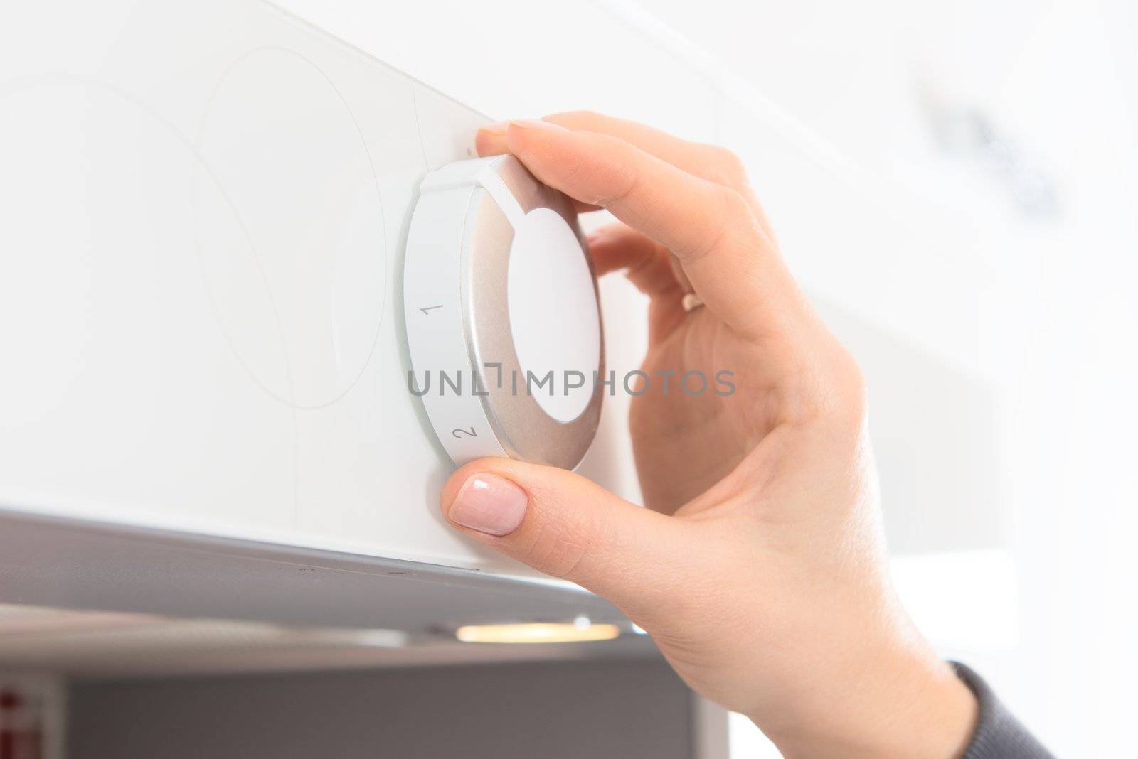 Hand changes program ventilation on kitchen