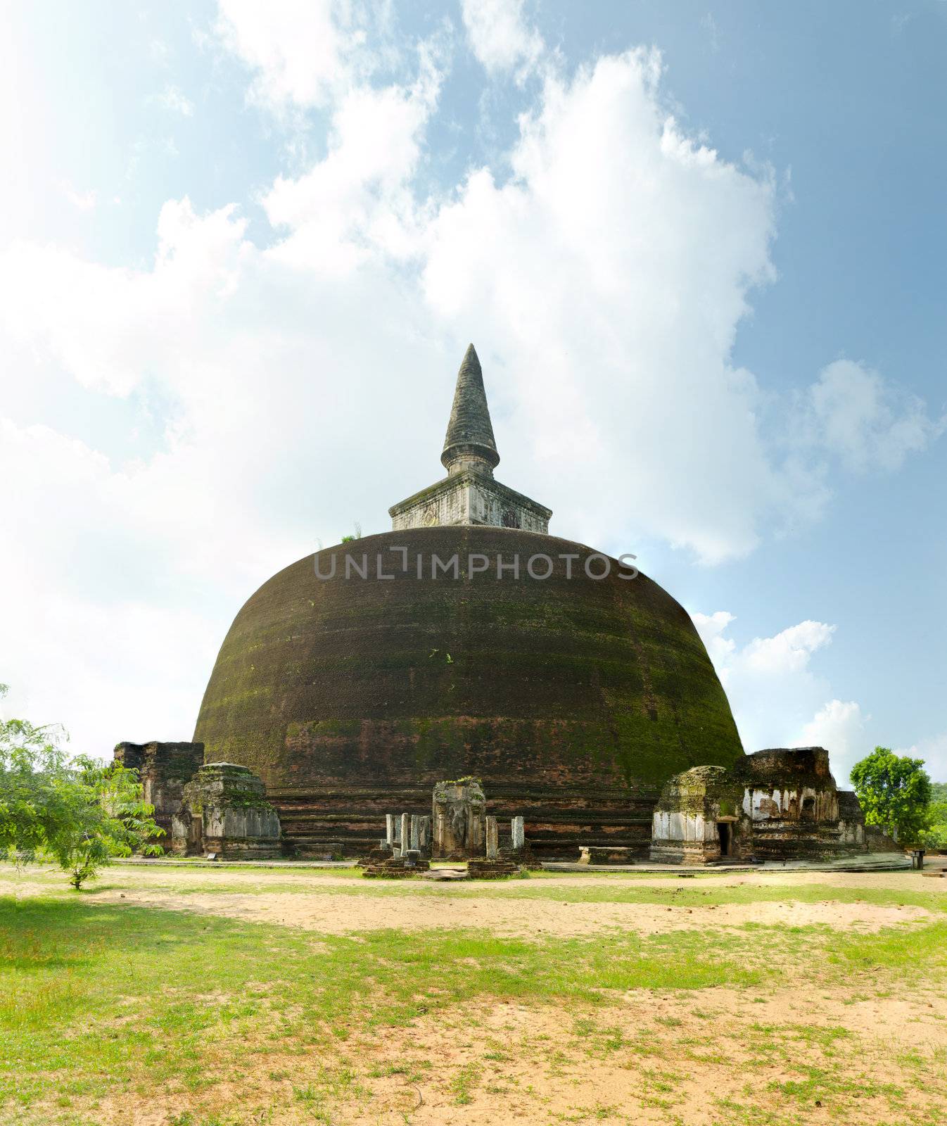 The Rankot Vihara or the Golden Pinnacle Dagoba in Polonnaruwa, 12th century