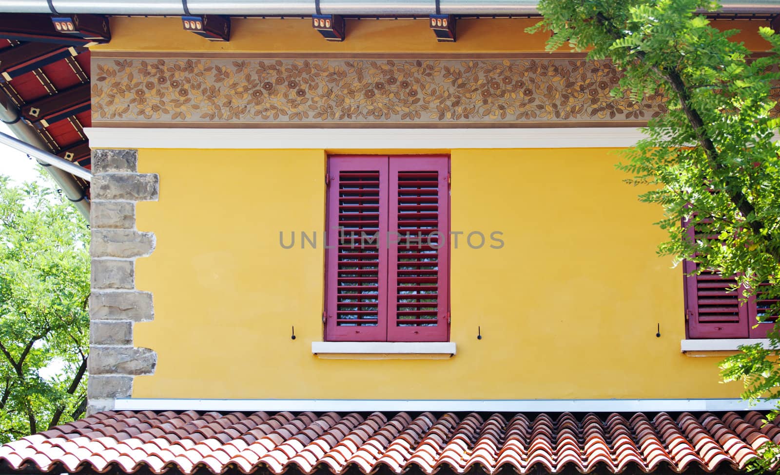 Yellow house in St. giovanni park, Trieste - Italy