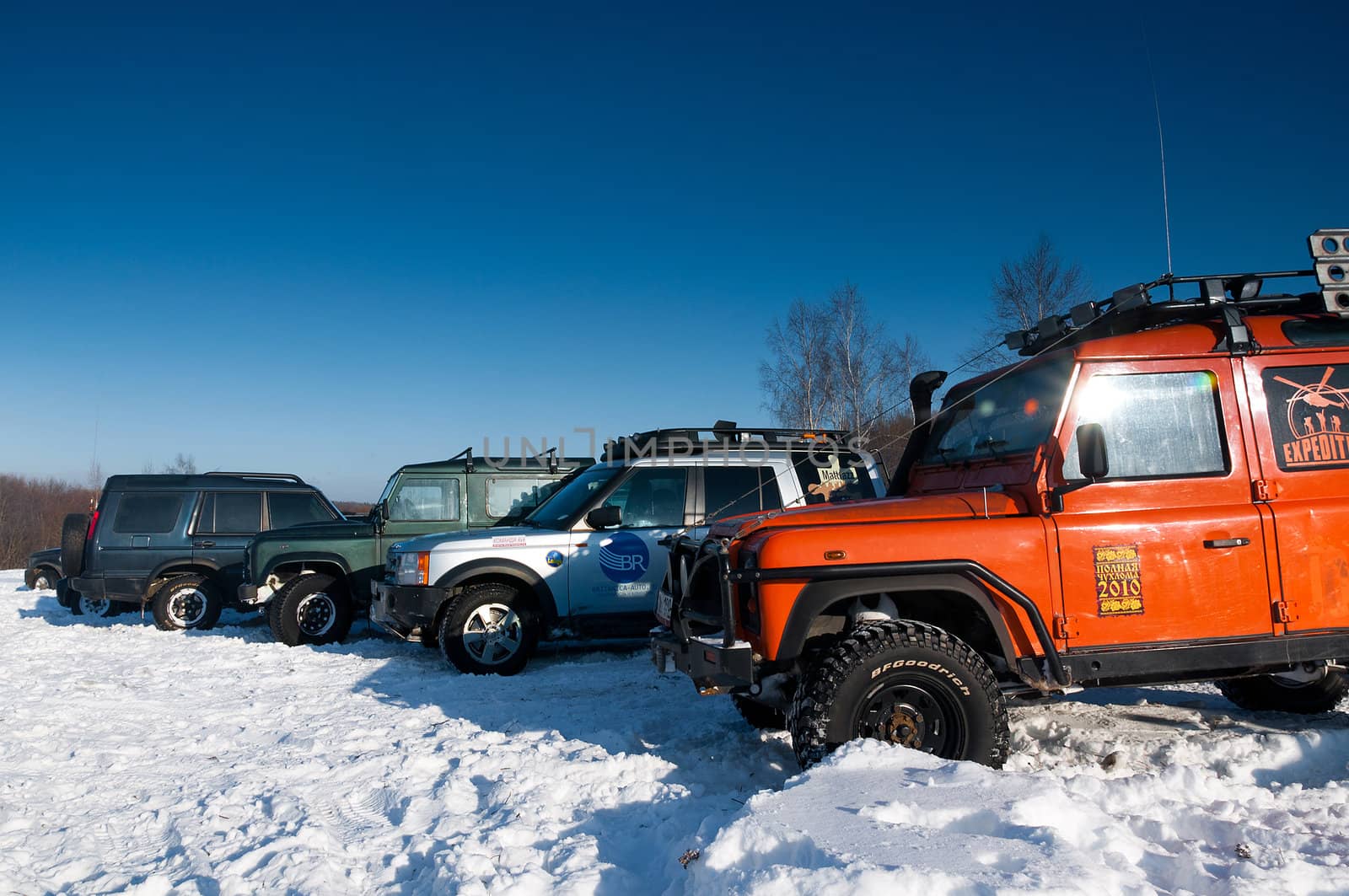 SUVs: two Land Rover Defender and Discovery
Car on background the Russian winter.
February 19, 2011