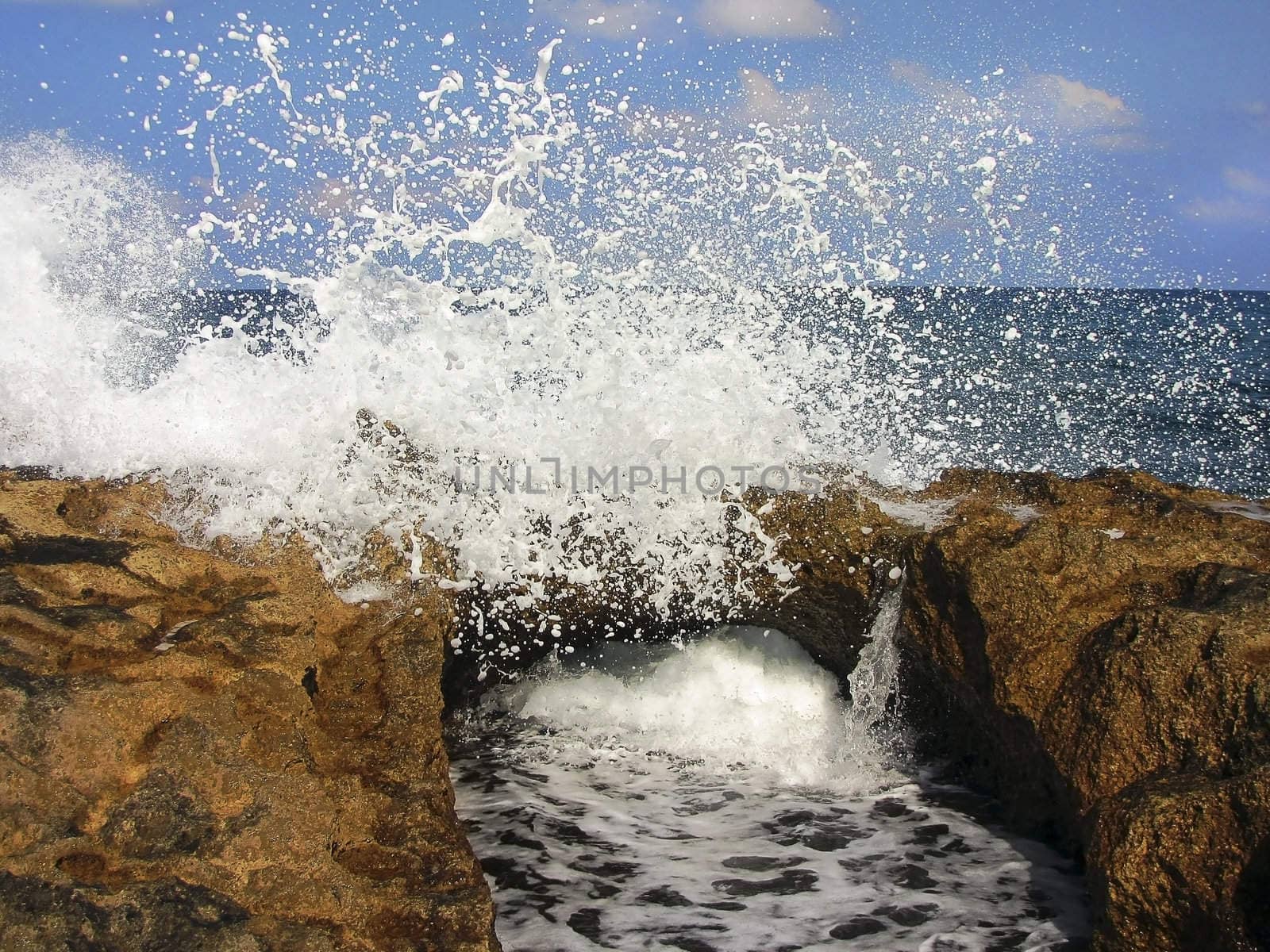 sea ​​waves and the rocks by irisphoto4