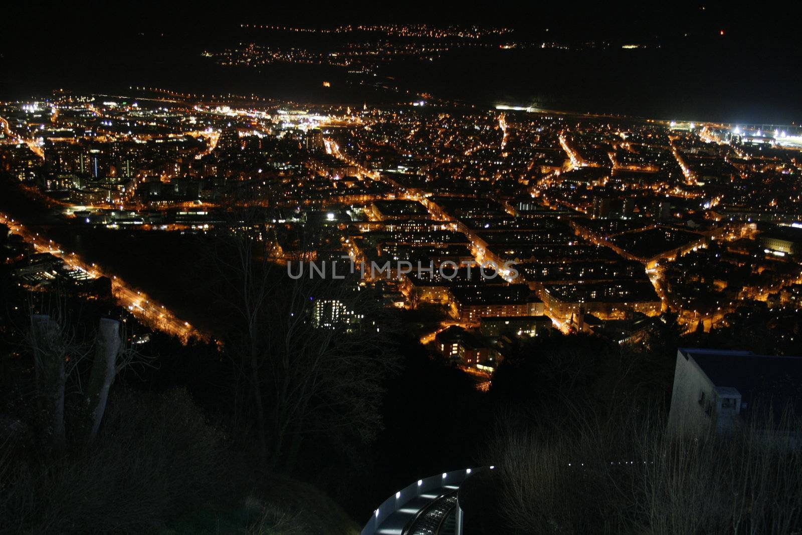 Blick ueber Innsbruck bei Nacht; view over Innsbruck by Night