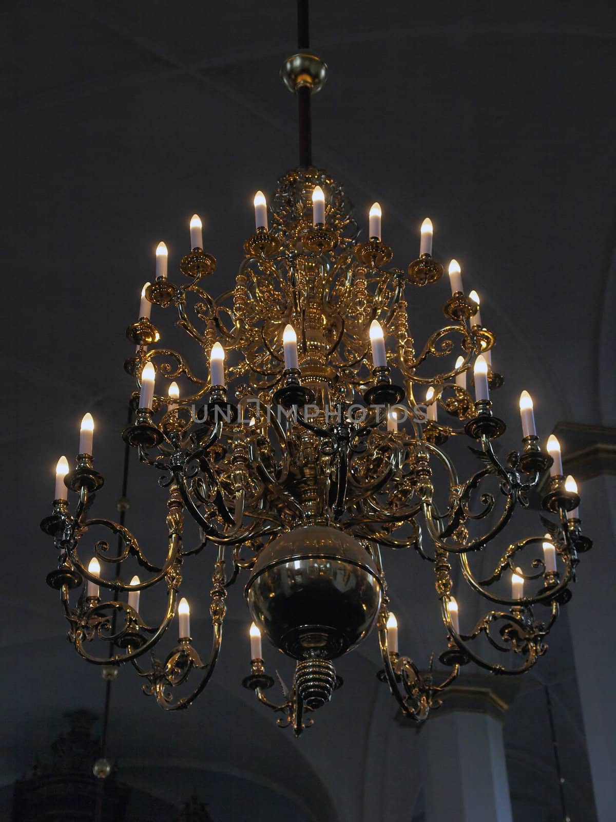 Classical Style Old Beautiful Crystal Chandelier        