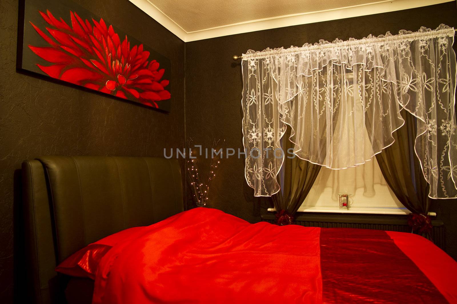 Modern romatic red - brown bedroom