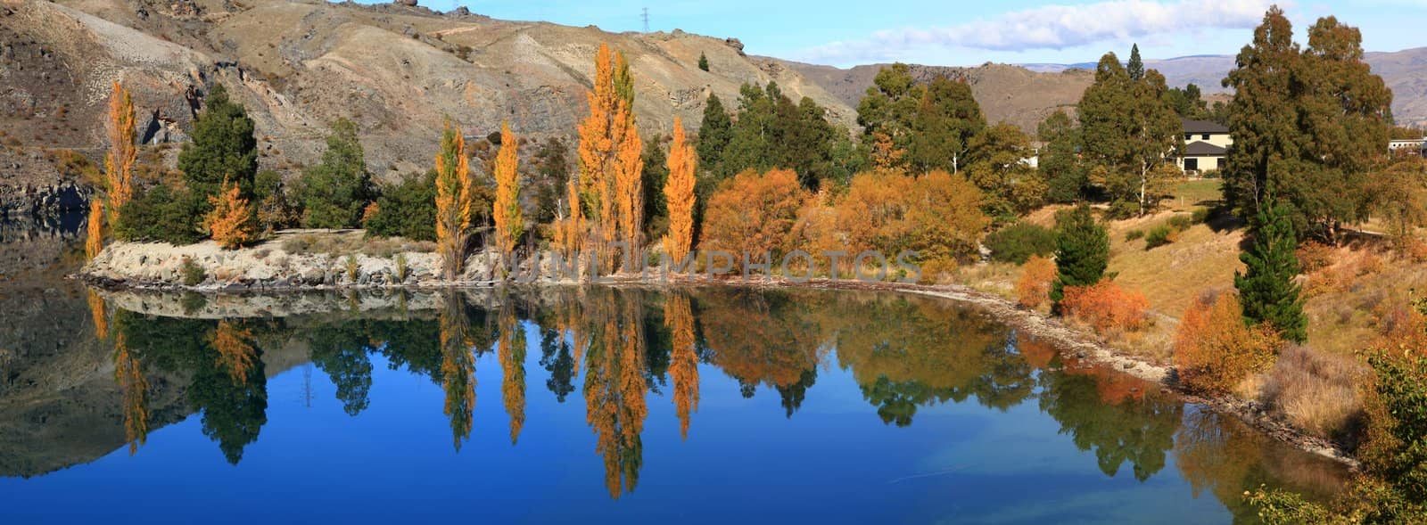 panoram reflection of southern alpine alps mountain range as a Mirror at lake Lake Dunstan cromwell in New Zealand