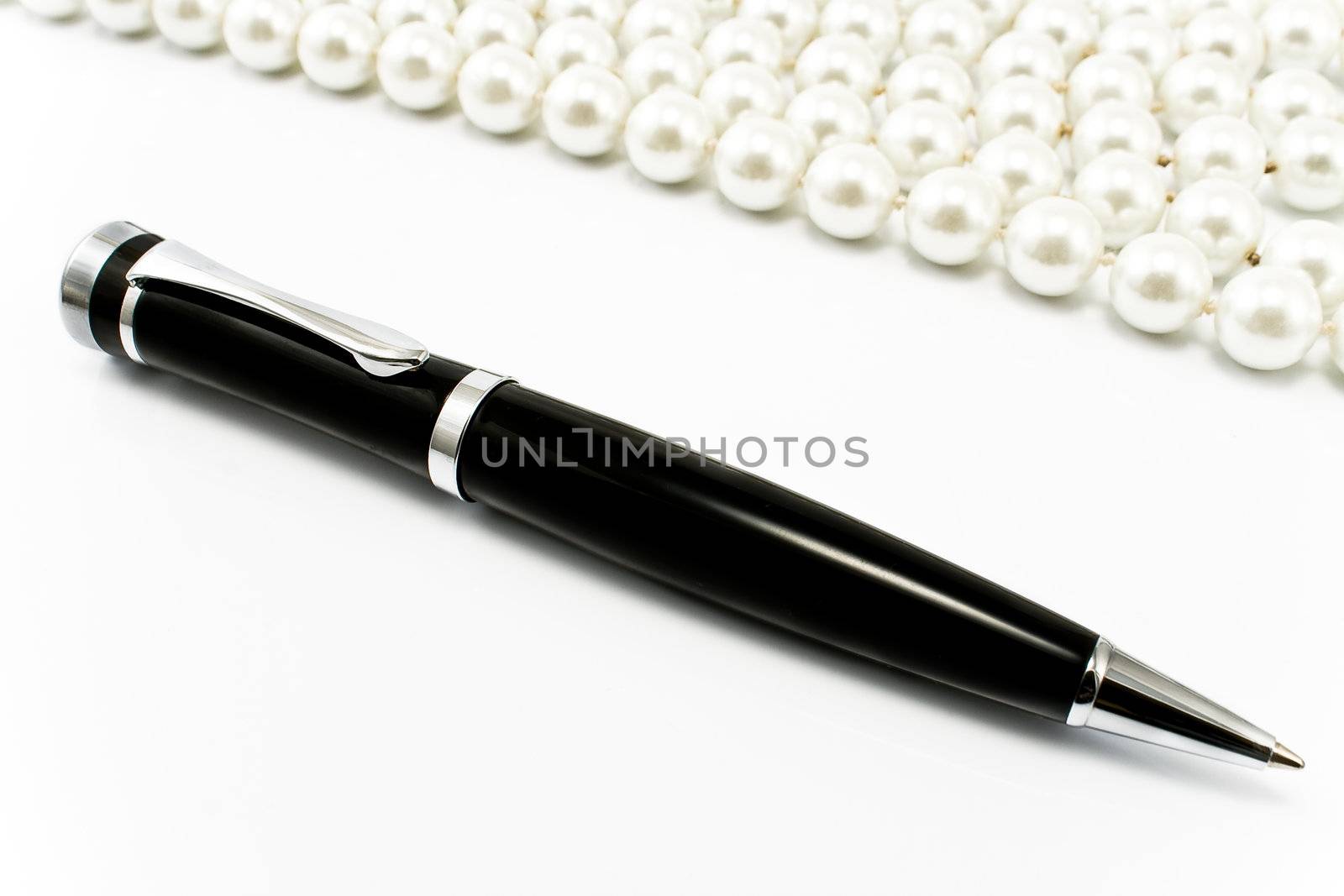 Pen with pearls by gavran333
