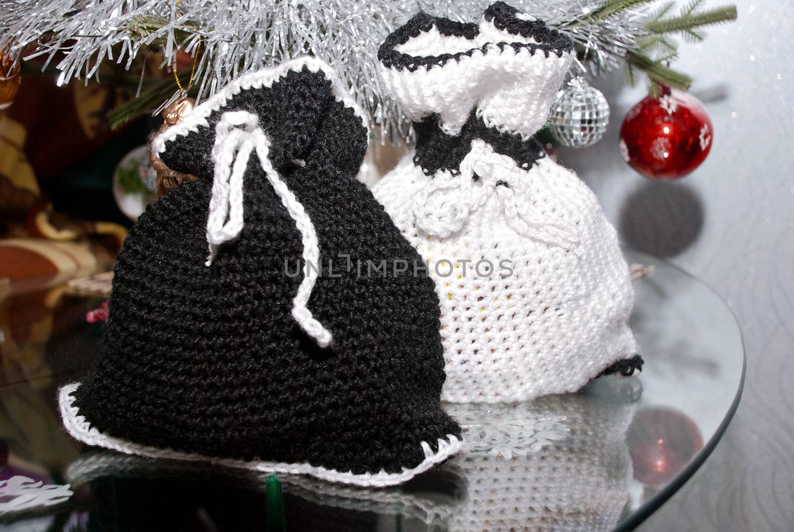 Two gift bags to knit a Christmas tree.