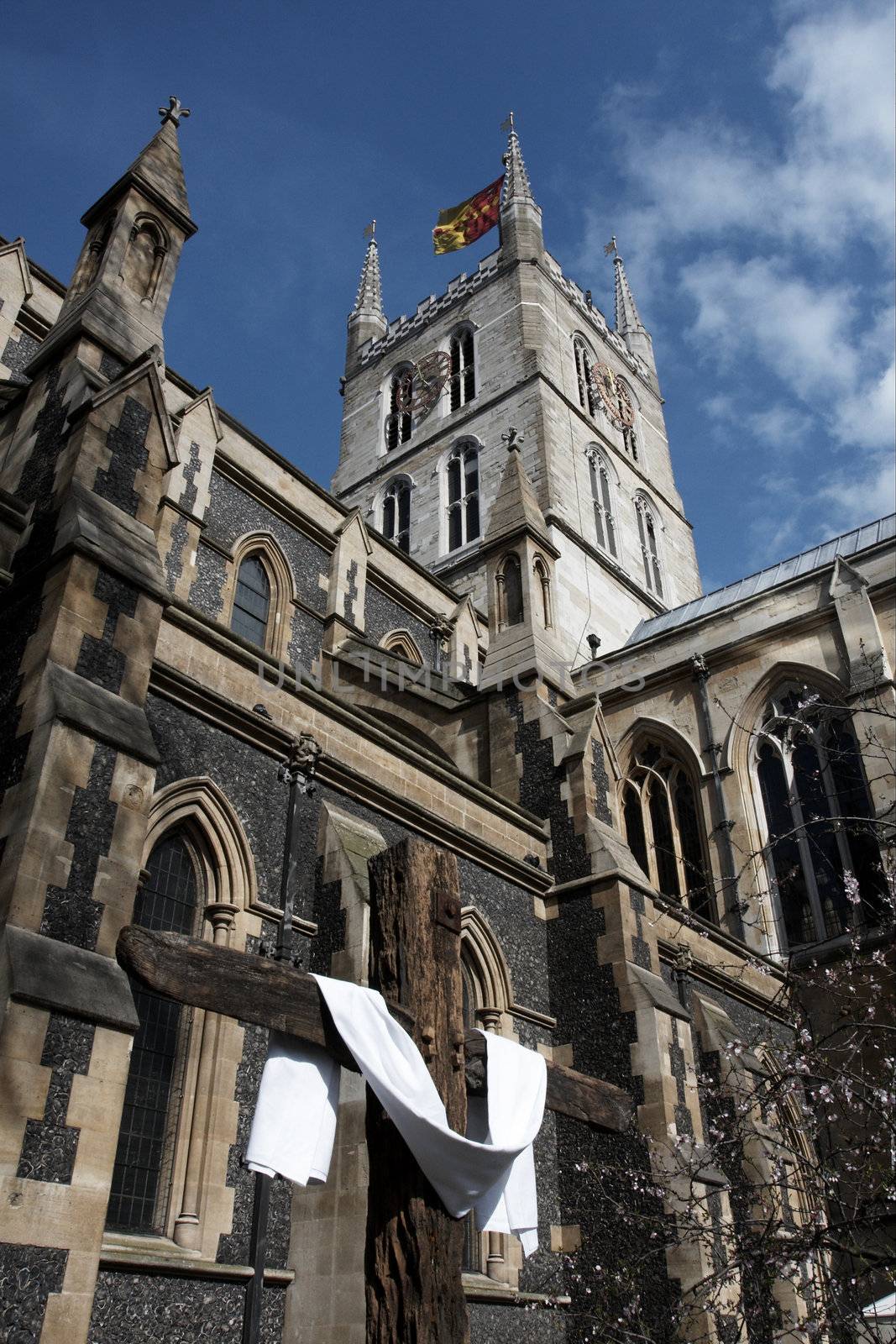 cross draped on Cattedrale di Southwark in back. london, uk