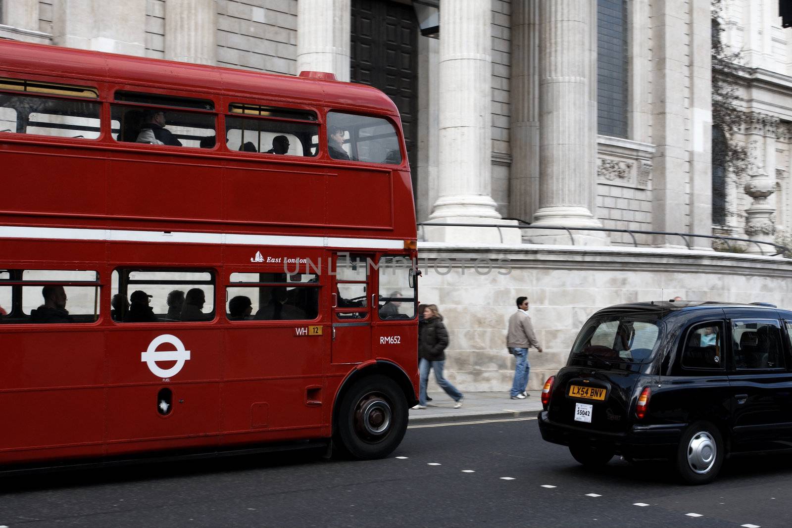 London Bus and Taxi by studiovitra