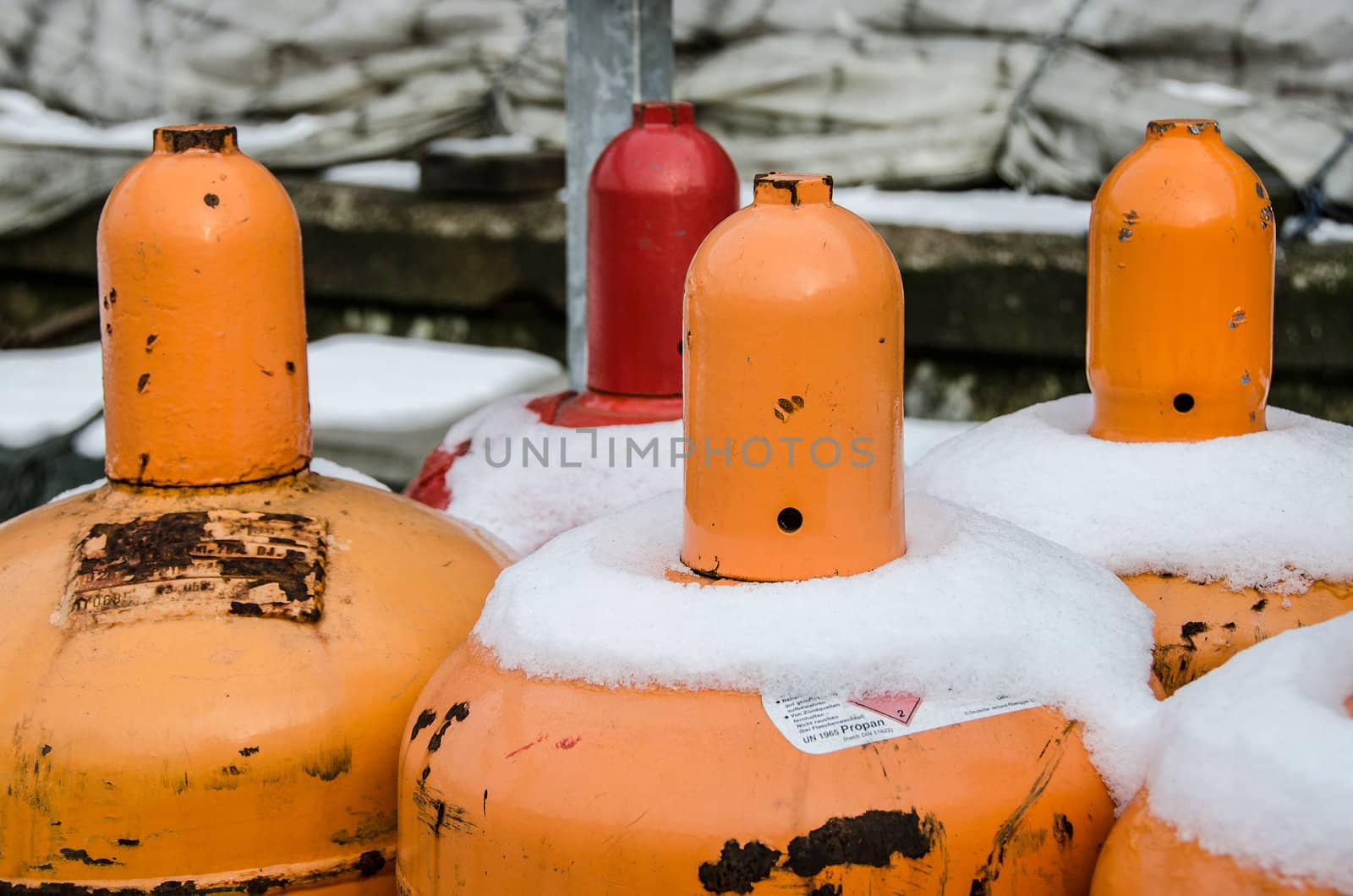 Storage og gas cylinders in winter