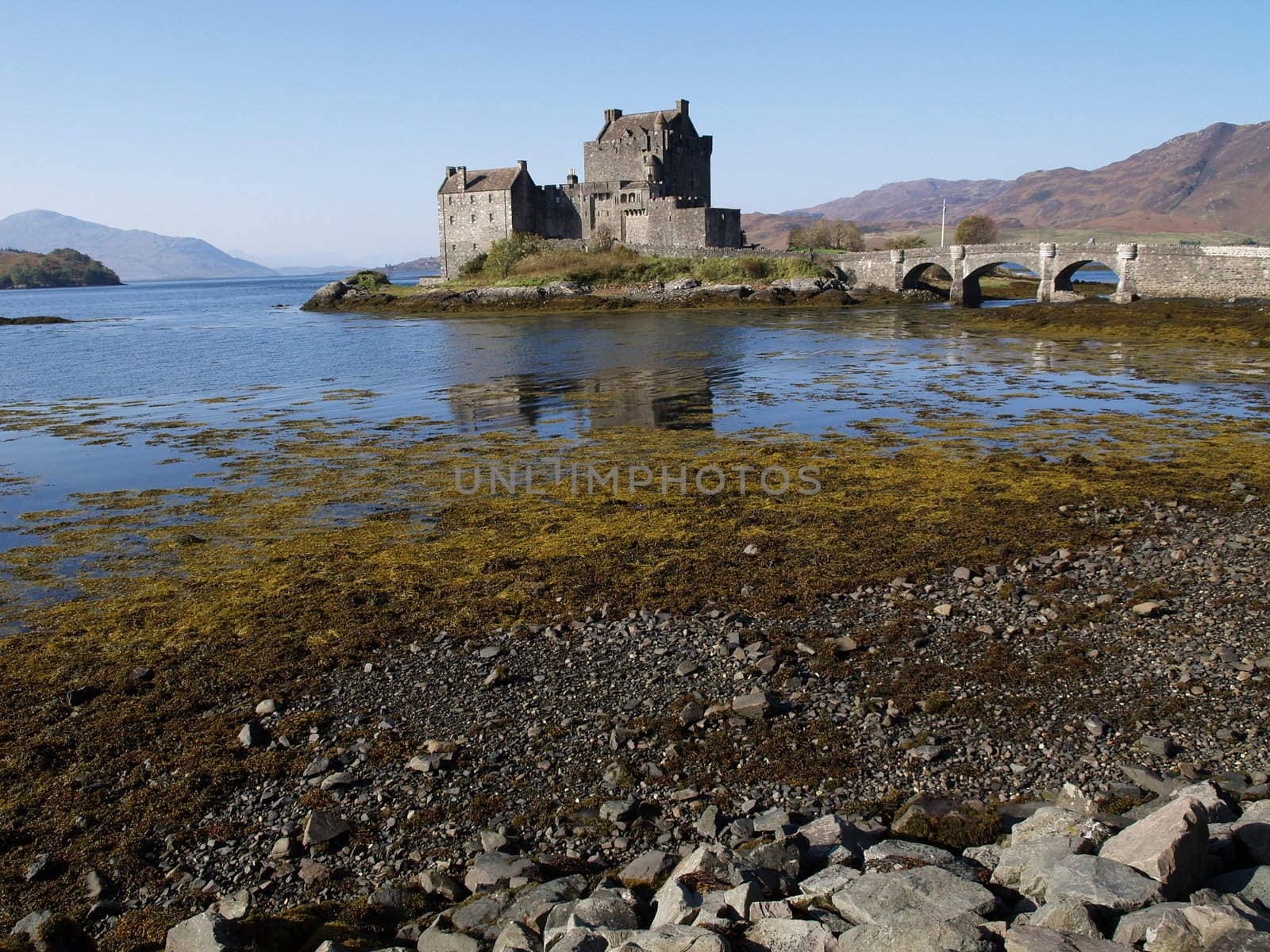 Eilean Donan castle by anderm