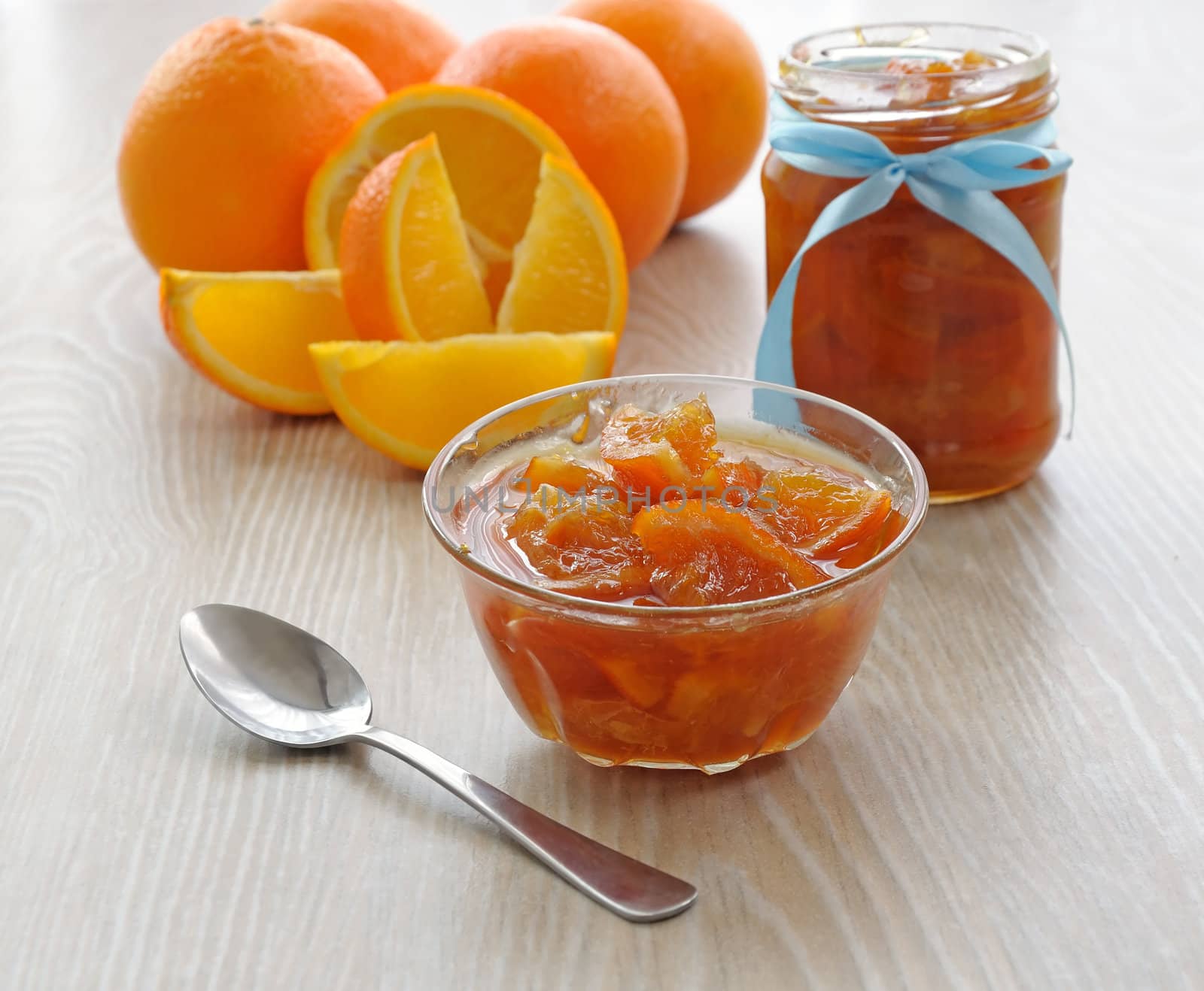 Nectar of the oranges in a bowl and a pot of fresh orange in the background