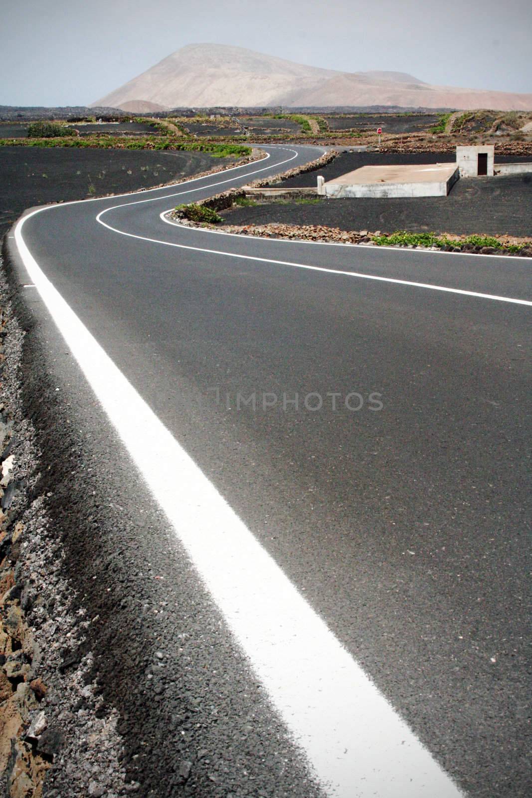 Road to volcanos, Lanzarote by adrianocastelli