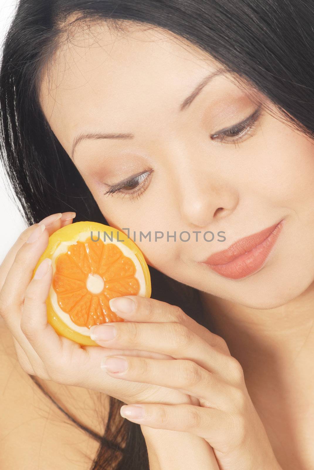 Close-up portrait of the pretty woman with fresh lemon