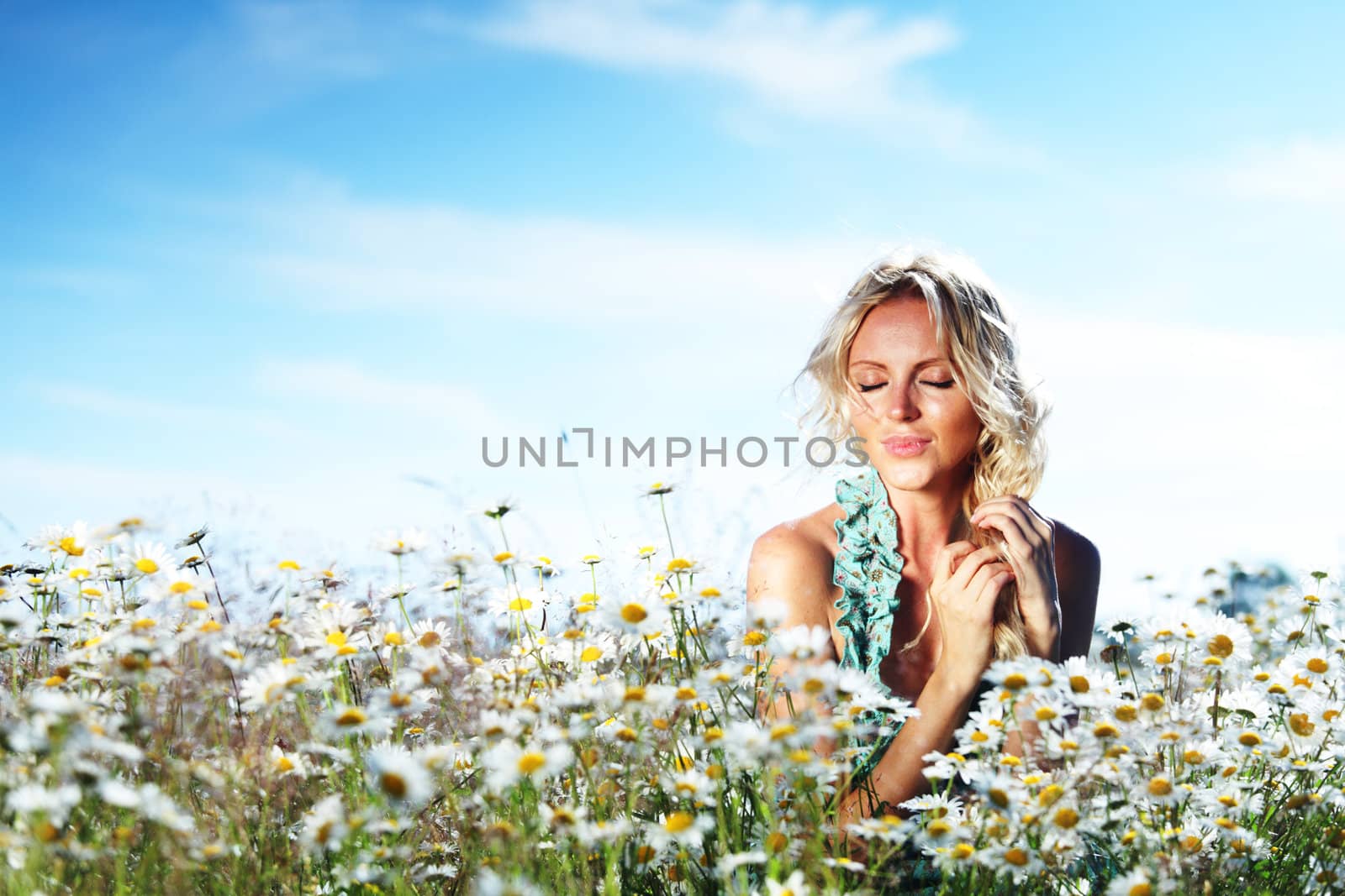 beautiful girl on the daisy flowers field 