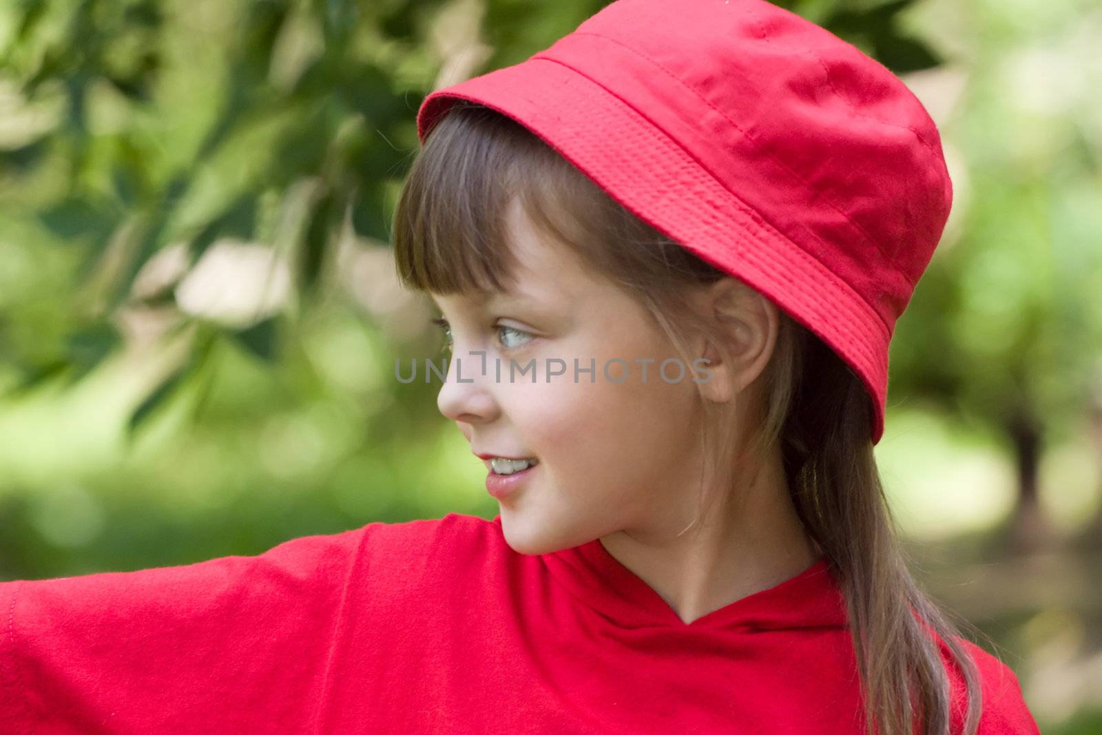 The girl in a red hat with blue eyes