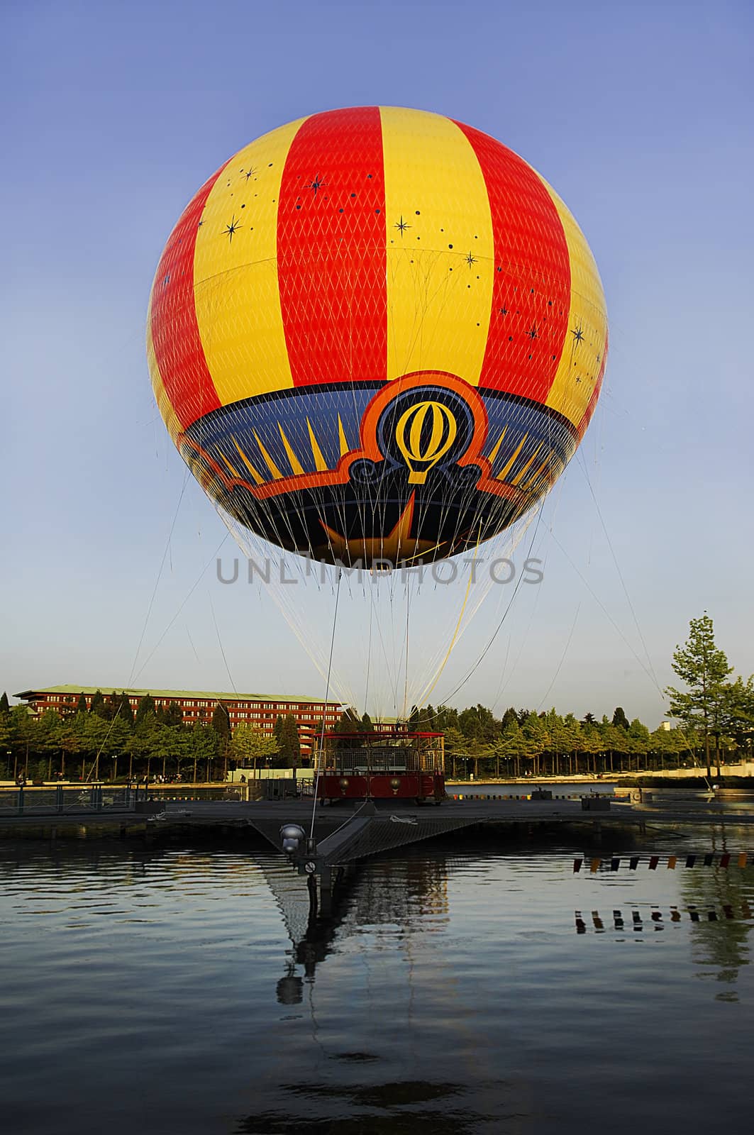 colorful air balloon by irisphoto4