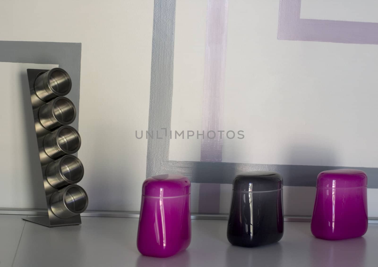 Photo of Black and fuchsia bowls