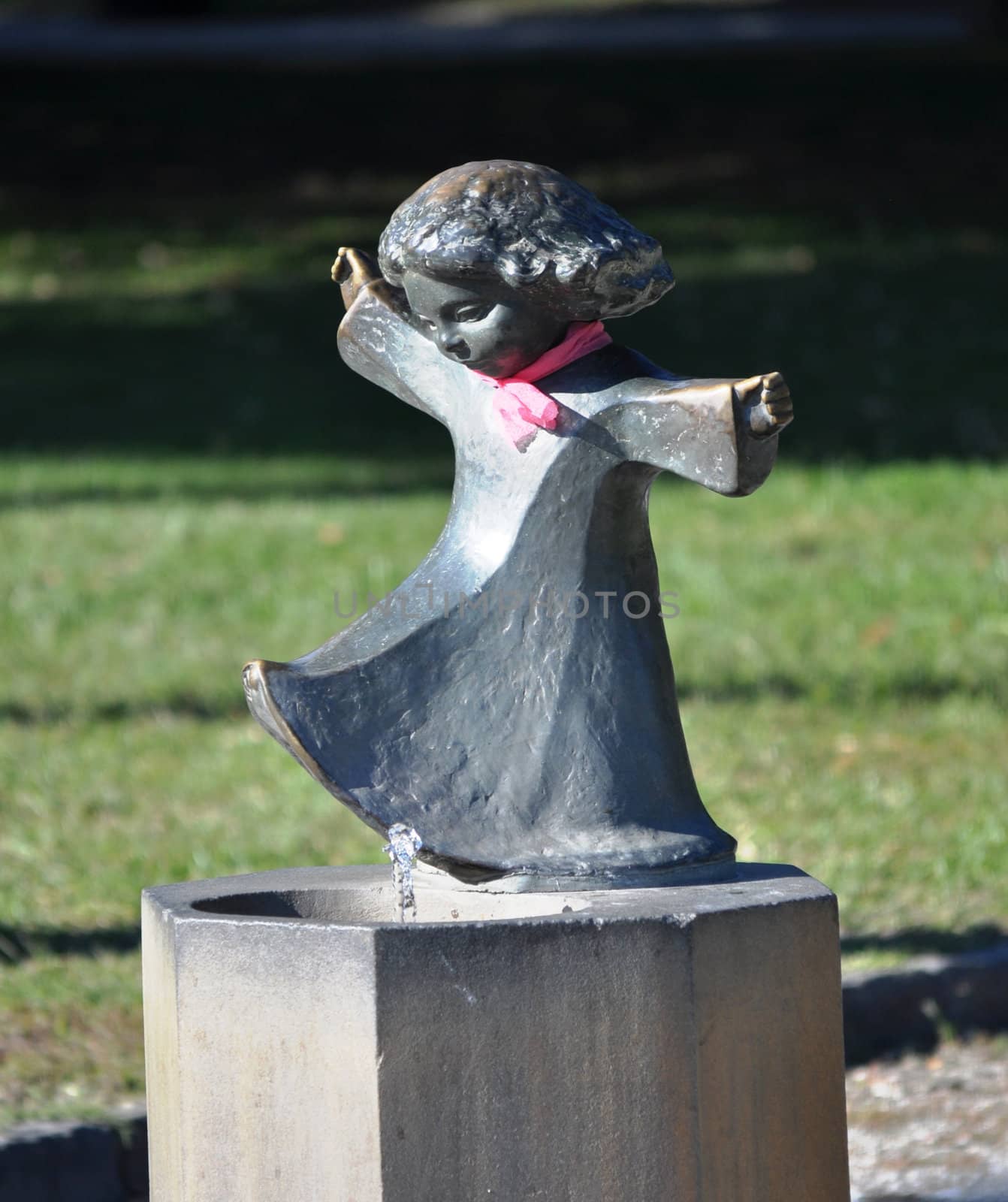 Charleston SC little girl statue fountain