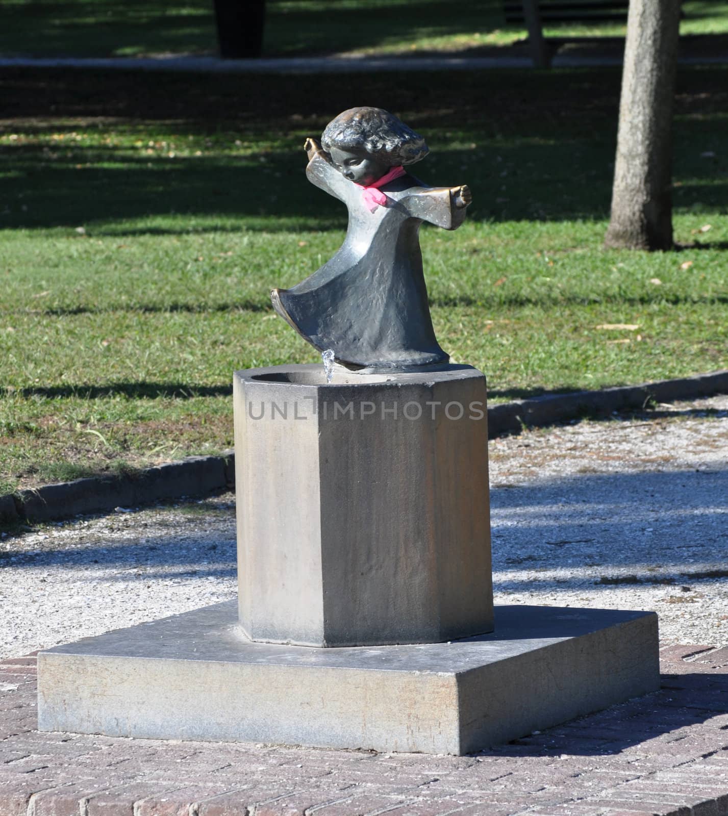 Charleston SC little girl statue fountain by RefocusPhoto