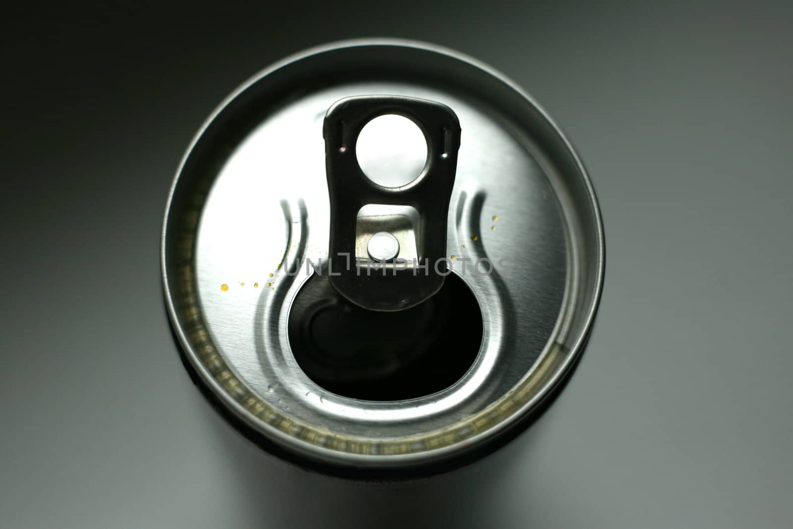 The aluminium can with drops. A close-up, the top view