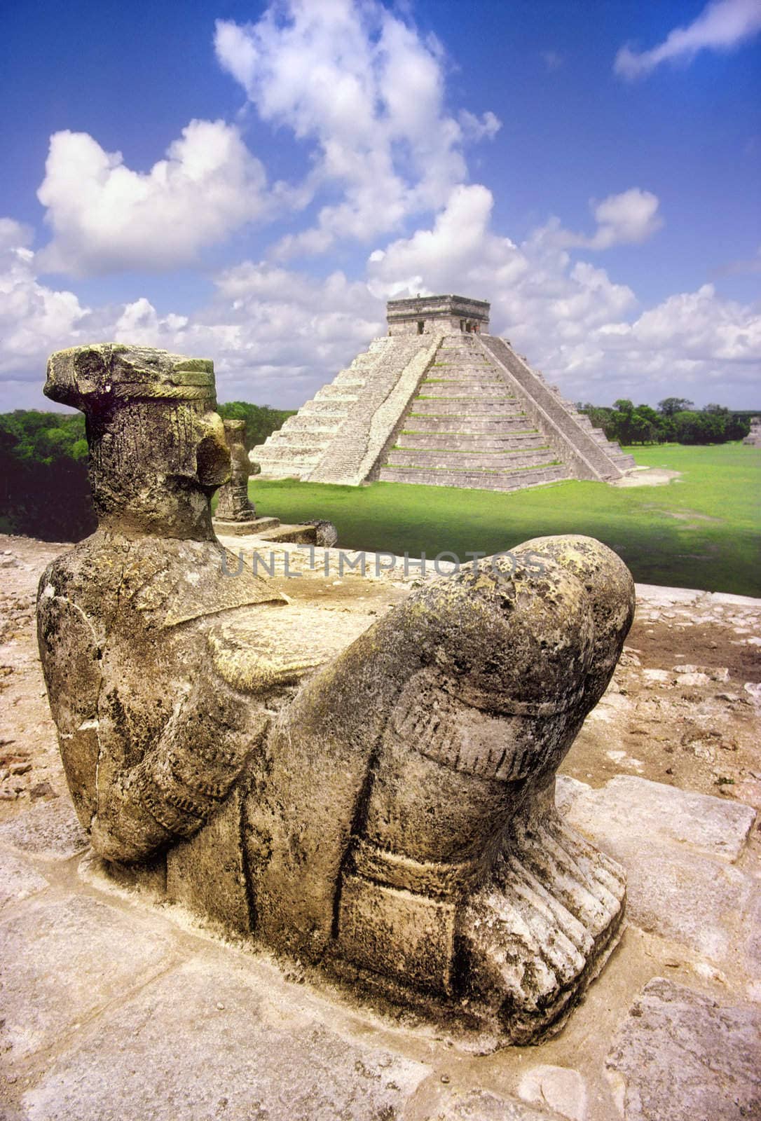 Chak Mul Mayan statue by f/2sumicron