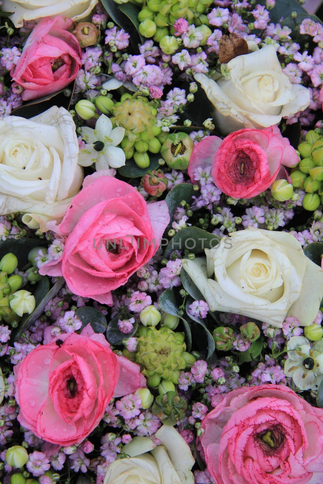 floral arrangement with roses in white and pink