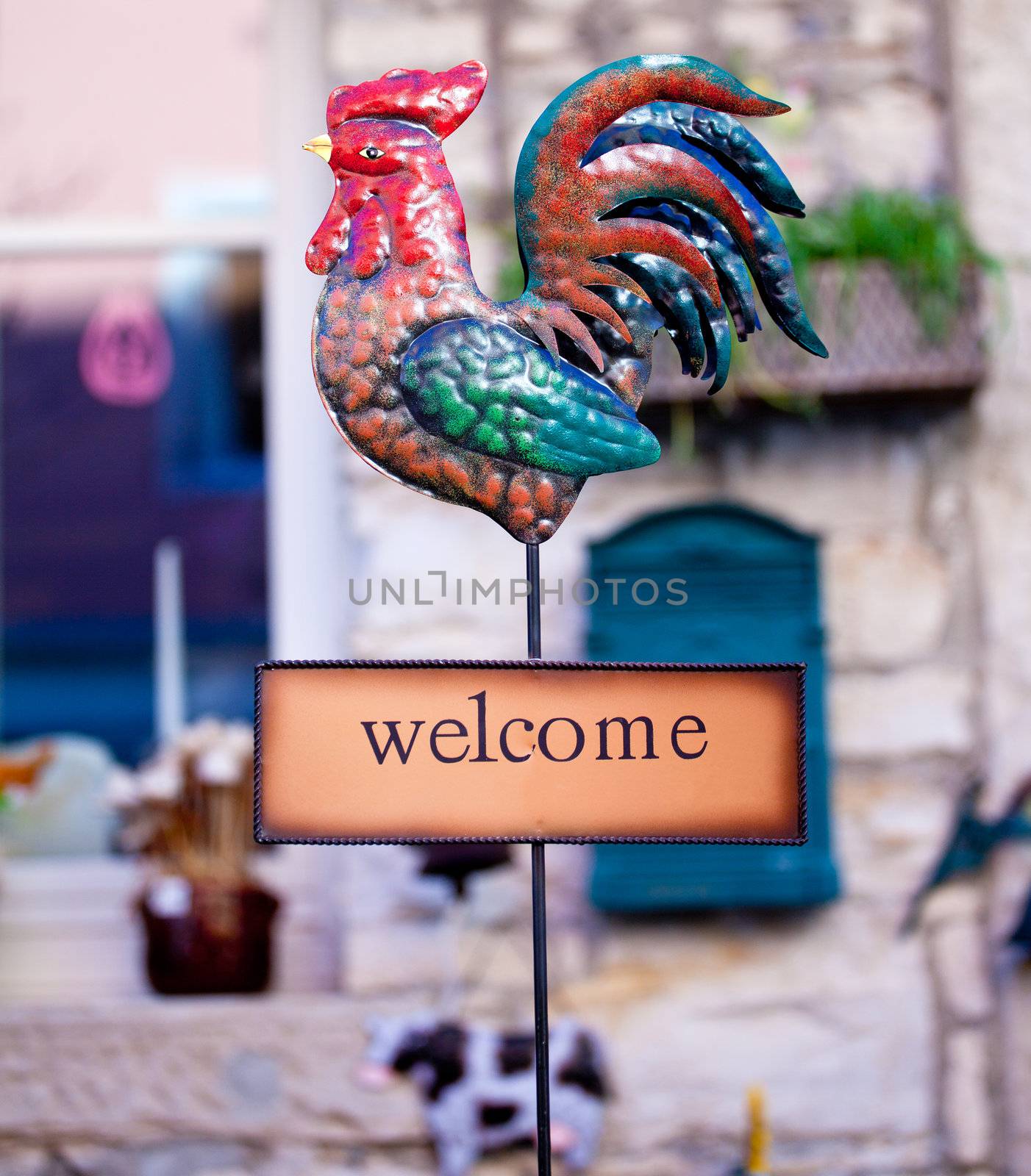 Photo of a Welcome sign with iron rooster