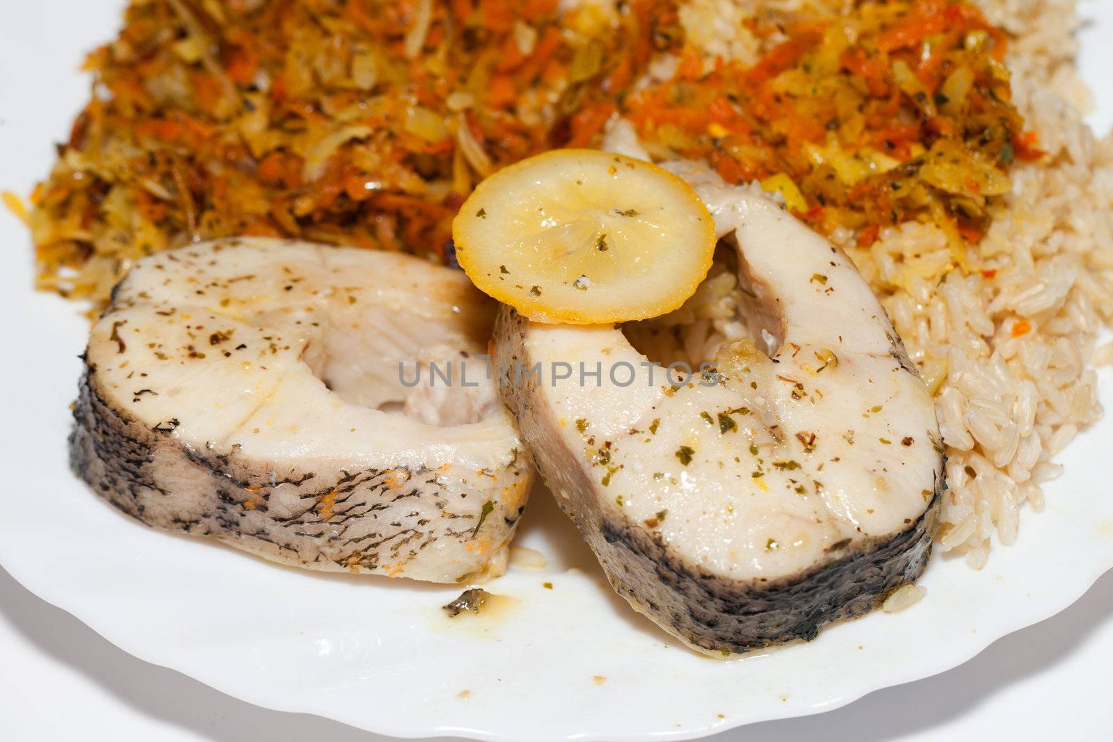 the healthy diet - brown rice with fisch and vegetable 