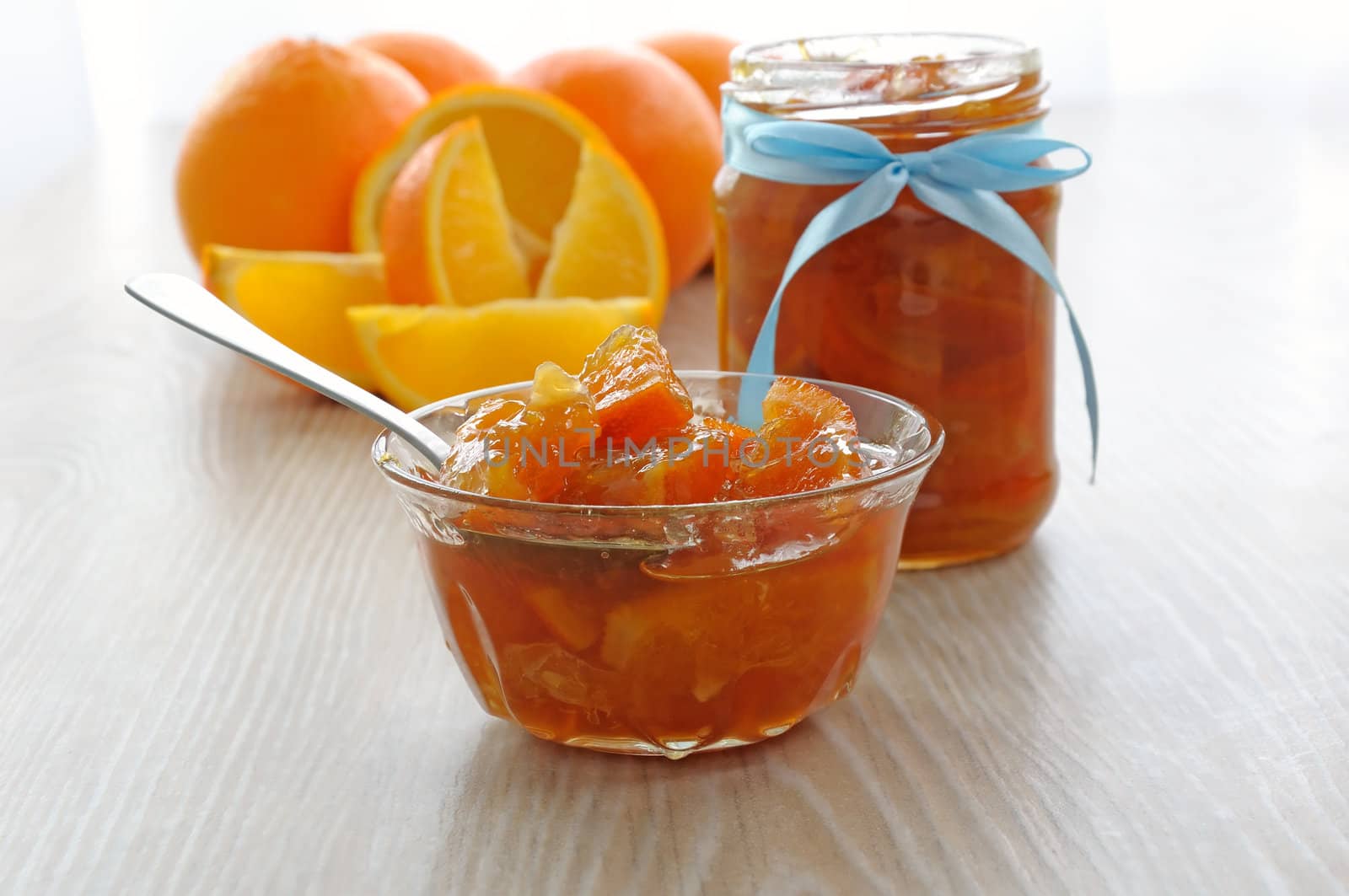 Nectar of the oranges in a bowl and a pot of fresh orange in the background