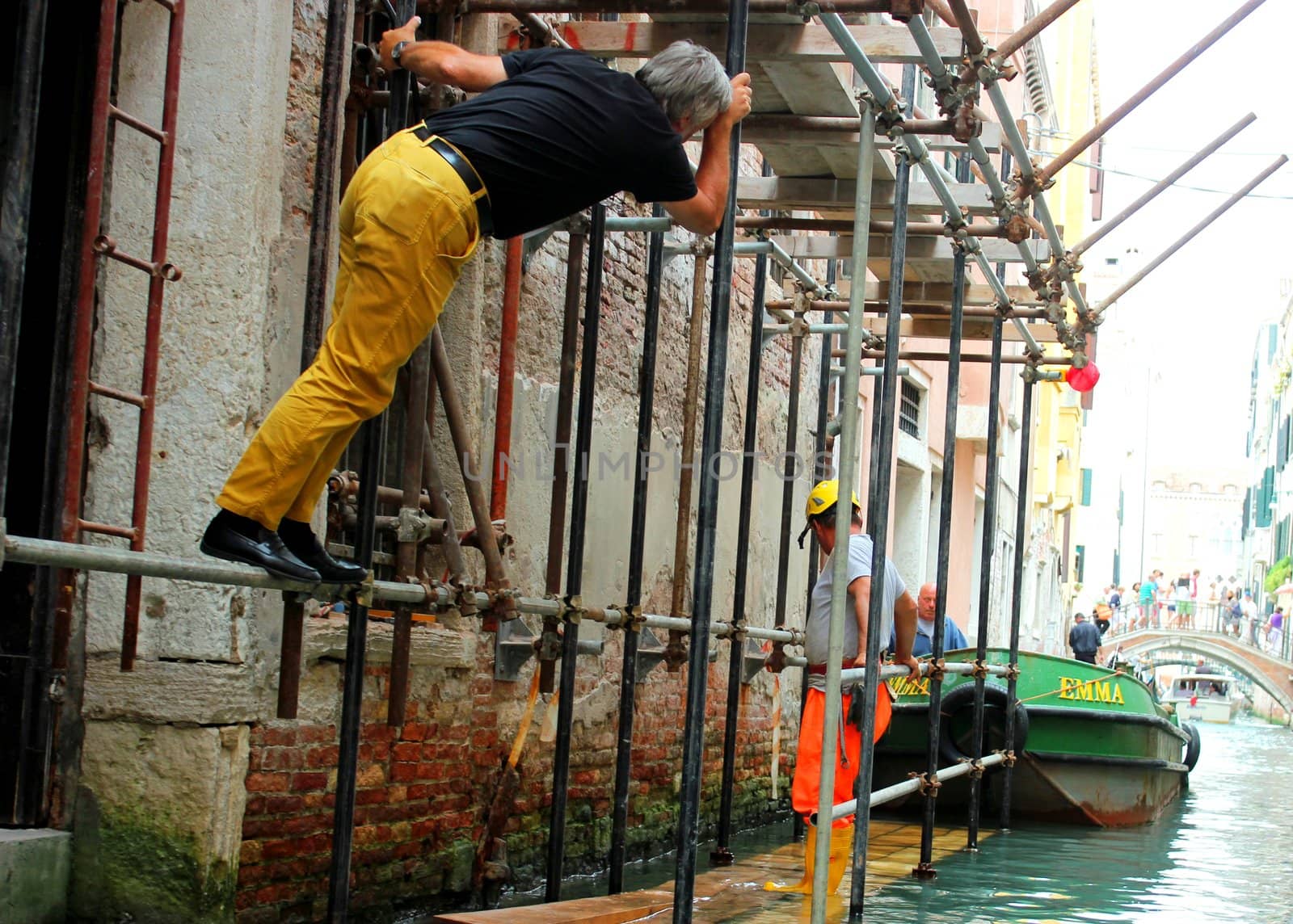 builders repair a house in Venice by Metanna