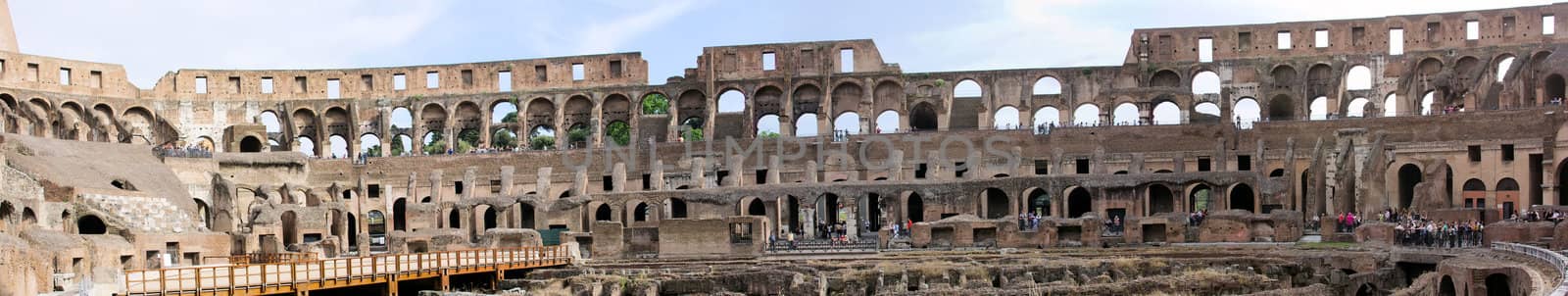 the Colosseum in Rome by njaj