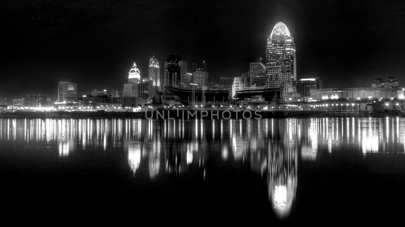 Black and White, Cincinnati Ohio by mahnken