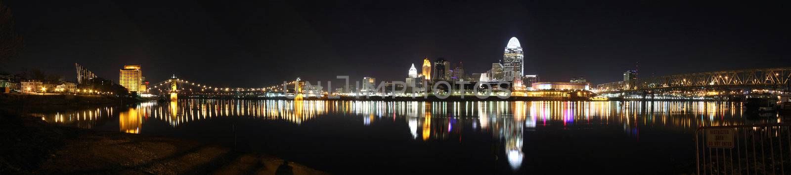 Panorama, Cincinnati Skyline by mahnken