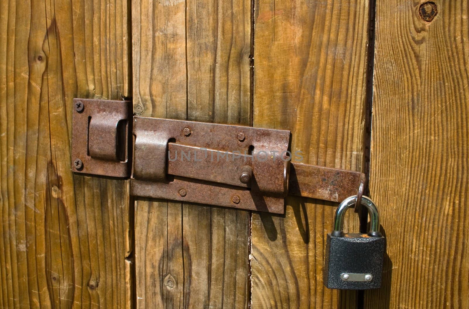 An old rusty constipation  and new padlock