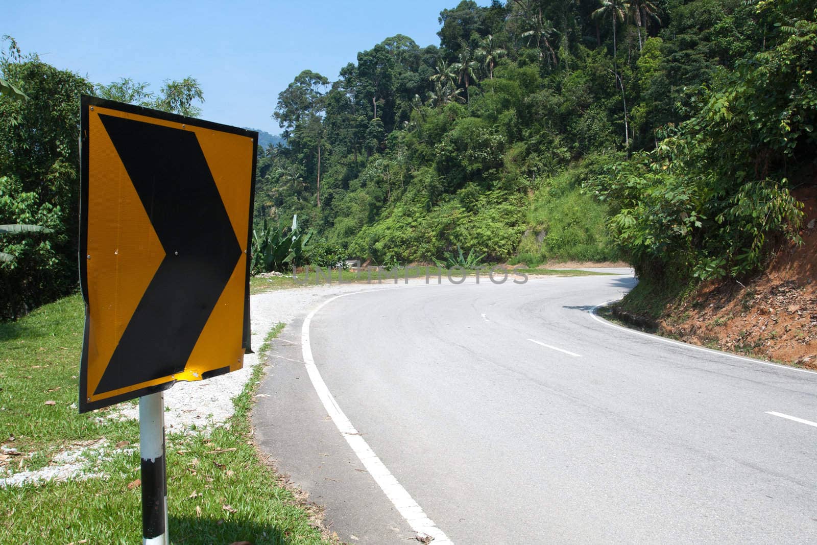 Sharp road curve sign by ints