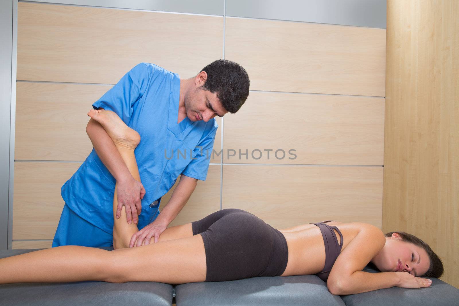 muscle power therapy on woman leg knee by therapist