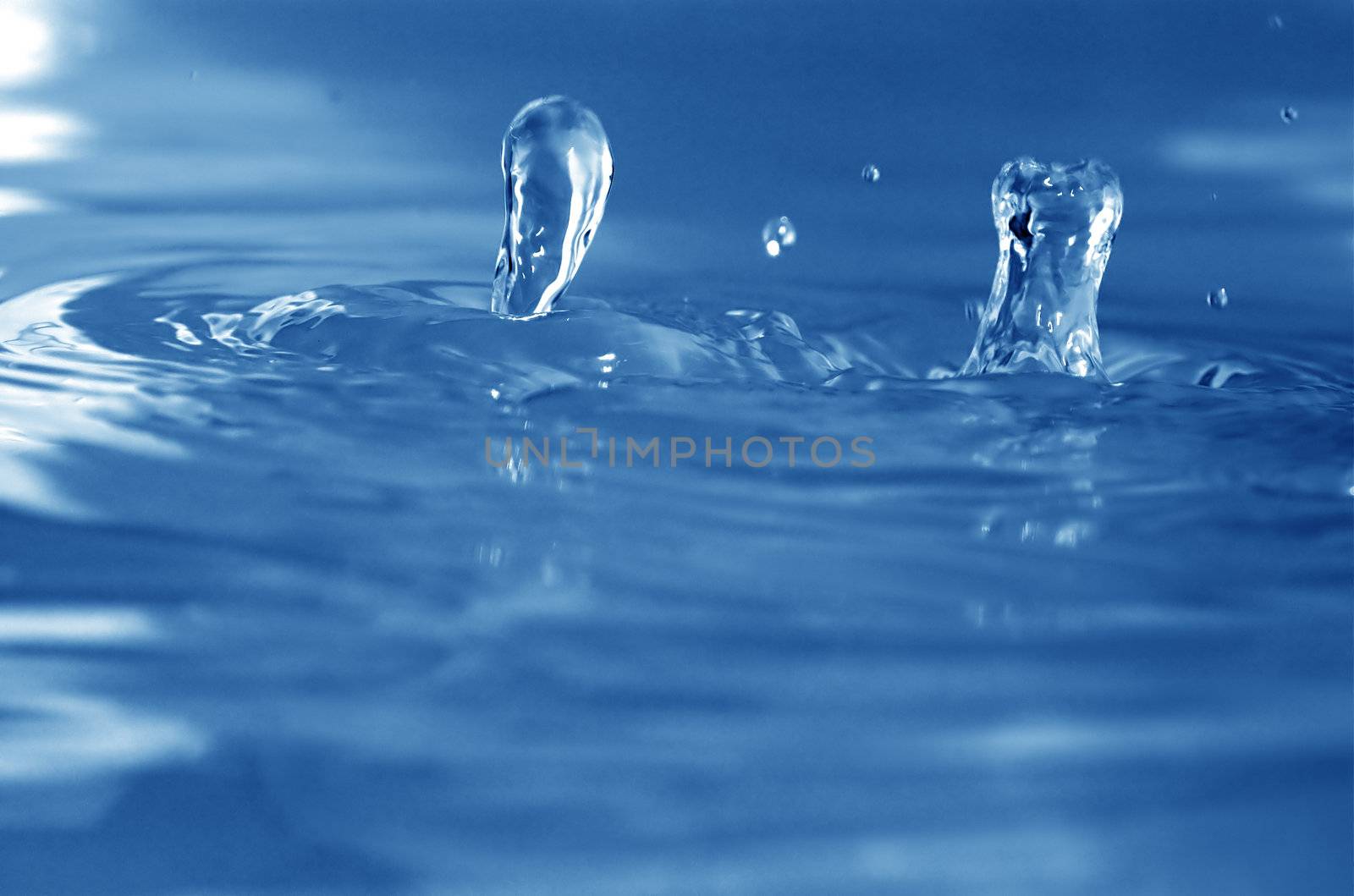 Water drops by photocreo